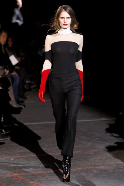 Look 9